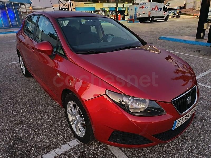 Usado Seat Ibiza Reference 90 CV (66 kW) 2011 Granate Berlina