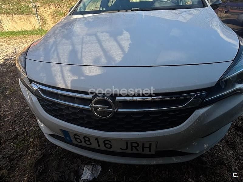Usado Opel Astra Selective 110 CV (80 kW) 2016 Blanco Berlina