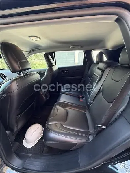 Usado Jeep Cherokee Night Eagle 200 CV (147 kW) 2016 Negro SUV
