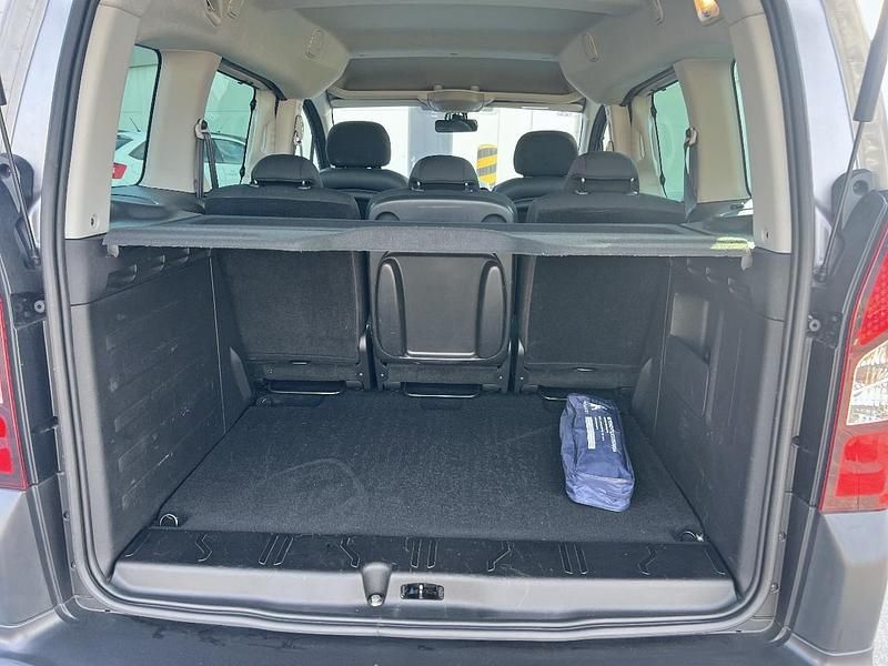 Usado Peugeot Partner Tepee Access 98 CV (72 kW) 2018 Gris Monovolumen