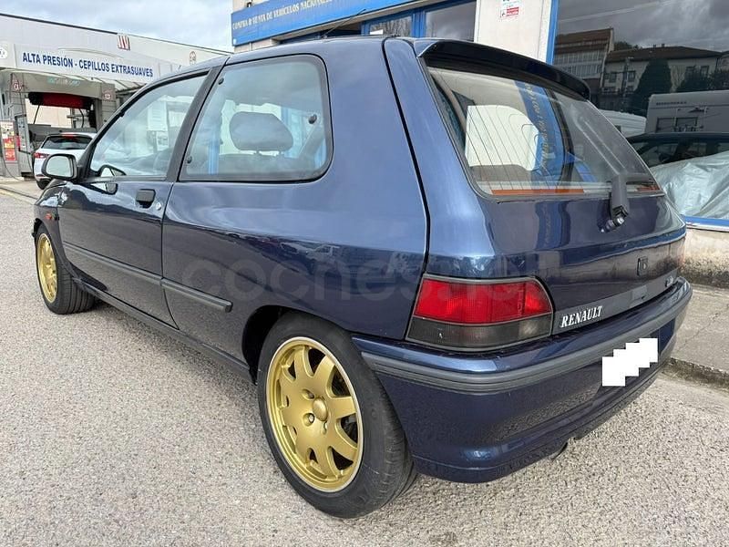 Usado Renault Clio 150 CV (110 kW) 1993 Azul Utilitario