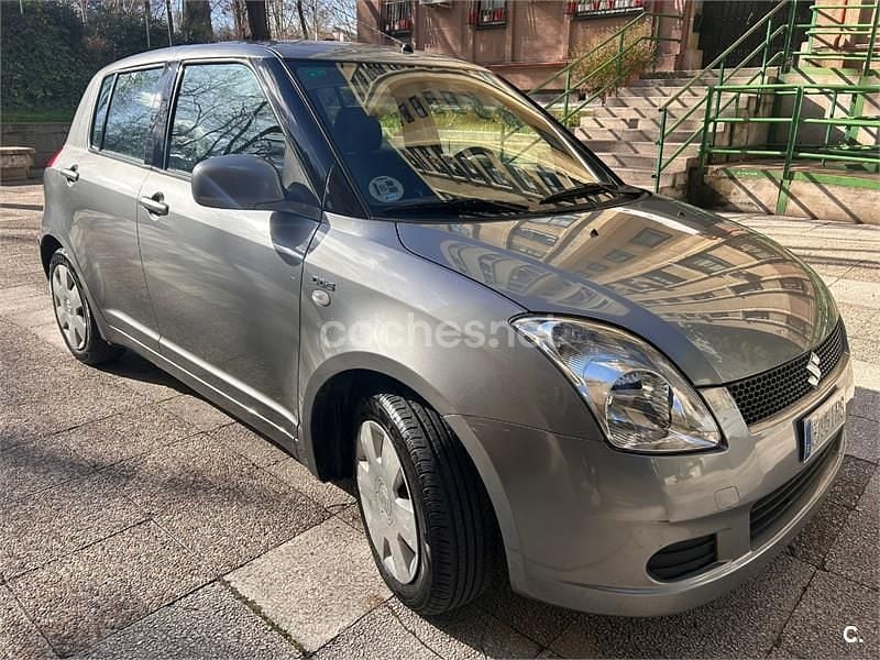 Gris / plata Usado 2007 Suzuki Swift GL Berlina | 2000 € (Super precio) - Imagen 1/4
