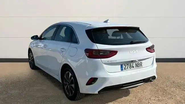 Usado Kia Ceed 100 CV (73 kW) 2025 Blanco Utilitario