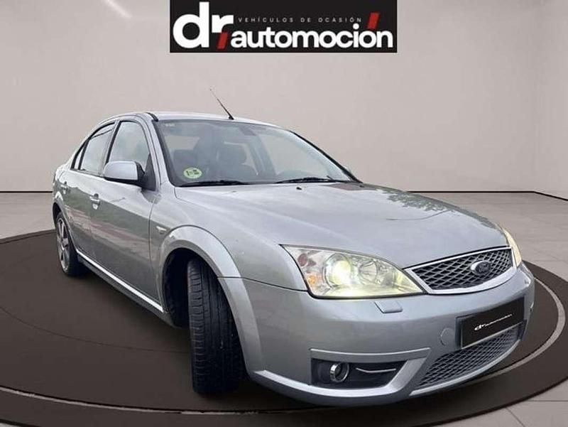 Usado Ford Mondeo Titanium 131 CV (96 kW) 2006 Gris Berlina