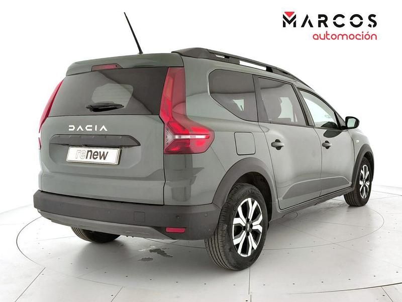 Usado Dacia Jogger Expression 110 CV (80 kW) 2024 Verde Monovolumen