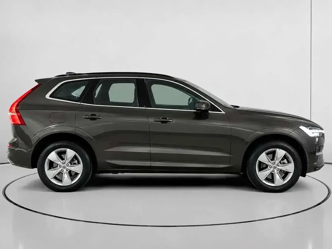 Usado Volvo XC60 Momentum 197 CV (144 kW) 2022 Gris SUV