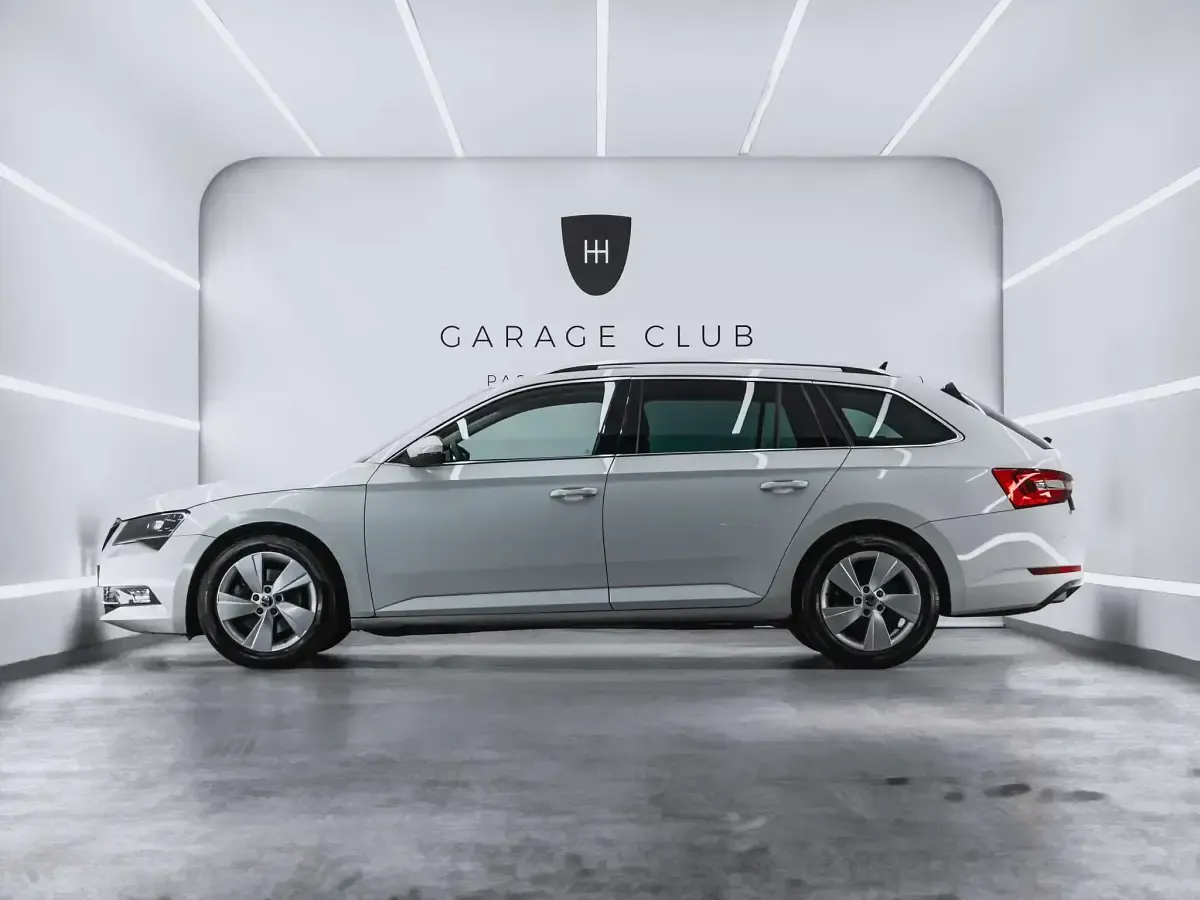 Usado Skoda Superb Ambition 150 CV (110 kW) 2016 Blanco Familiar
