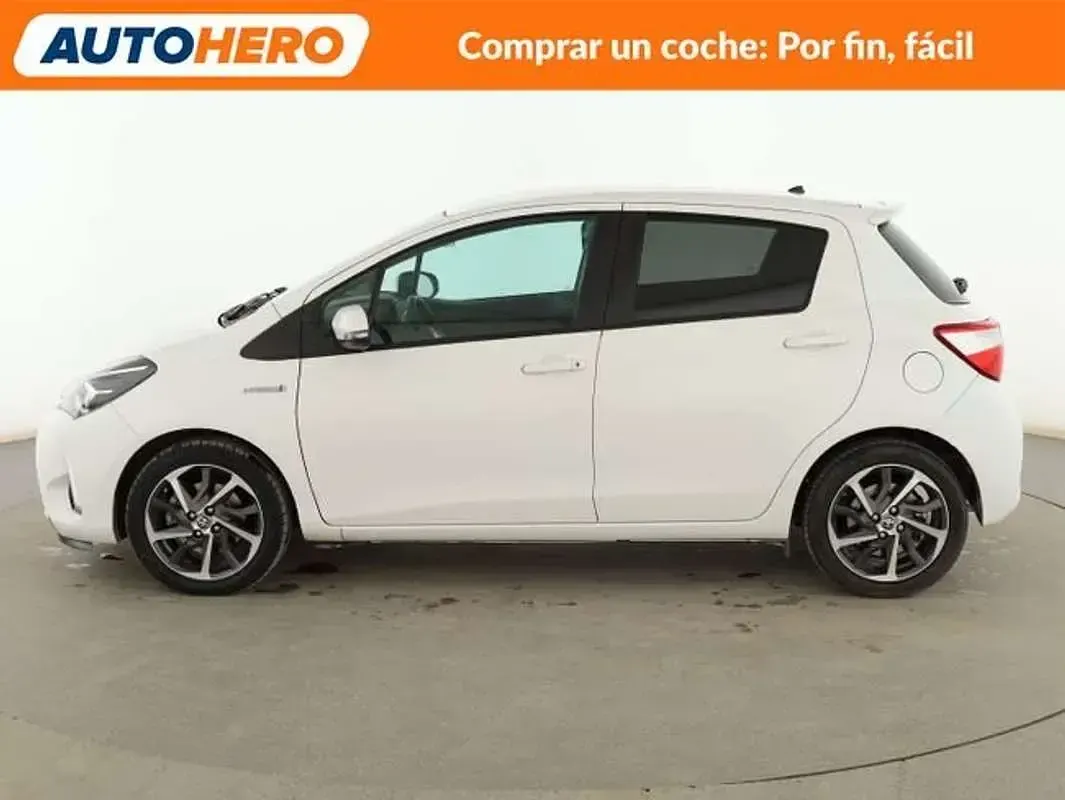 Usado Toyota Yaris Hybrid 101 CV (74 kW) 2019 Blanco Berlina