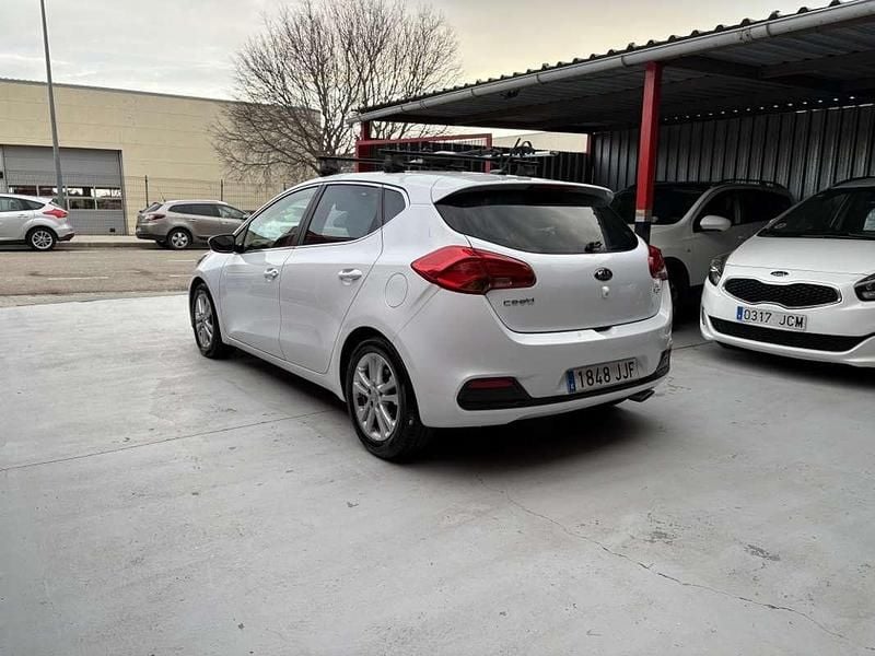 Usado Kia Ceed 90 CV (66 kW) 2015 Blanco Utilitario