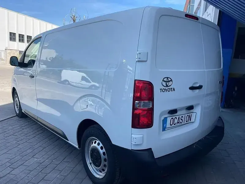Usado Toyota Proace Business Edition 120 CV (88 kW) 2021 Blanco Monovolumen