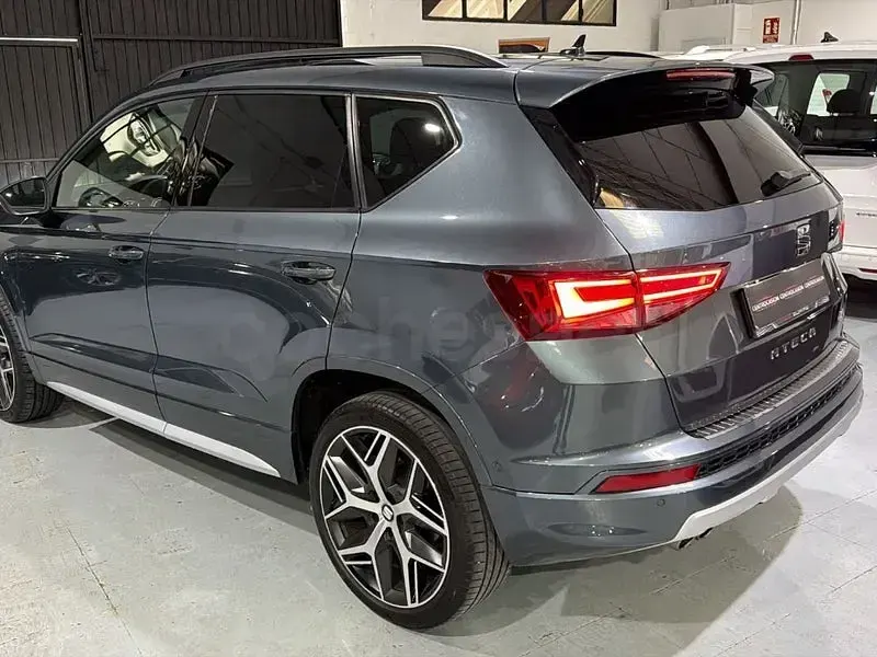 Usado Seat Ateca FR 150 CV (110 kW) 2018 Gris / plata SUV