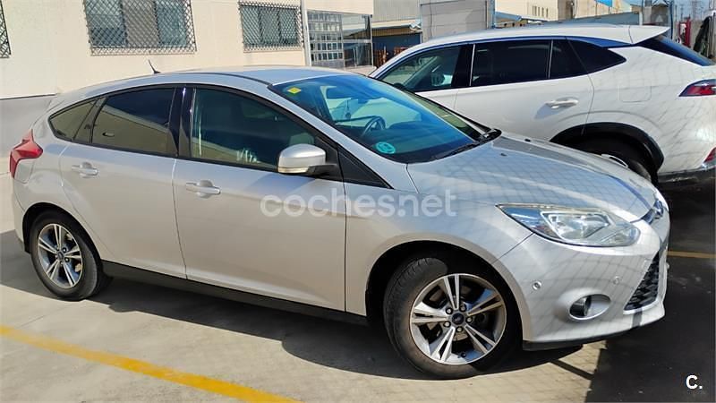 Gris / plata Usado 2013 Ford Focus Titanium Berlina | 6300 € (Precio justo) - Imagen 1/4