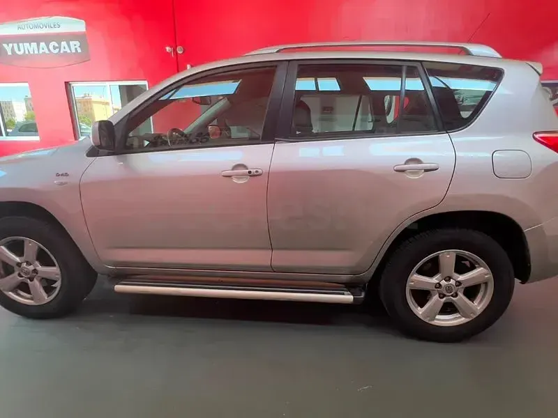 Usado Toyota RAV4 Sol 136 CV (100 kW) 2007 Gris / plata SUV