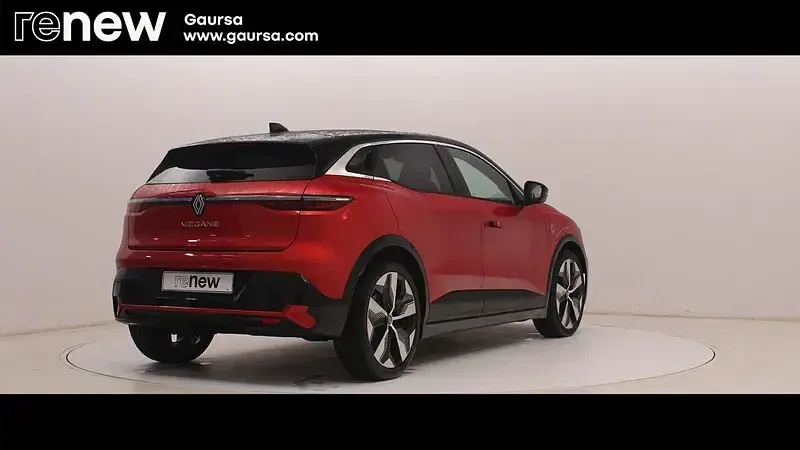 Usado Renault Mégane Techno 96 kW (131 CV) 2023 Carrocería negro brillante con techo gris Berlina