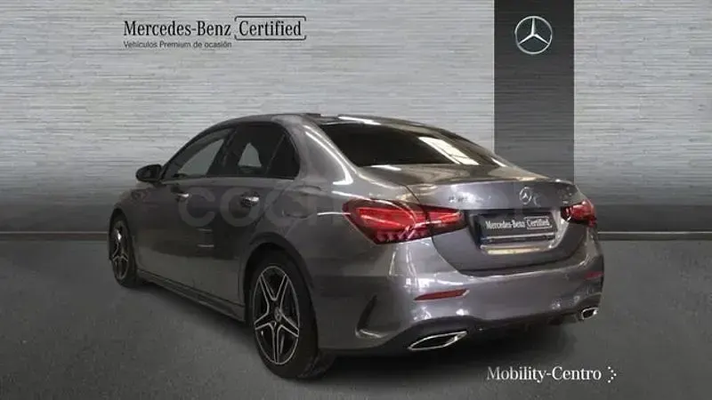 Usado Mercedes A180 116 CV (85 kW) 2025 Gris / plata Berlina