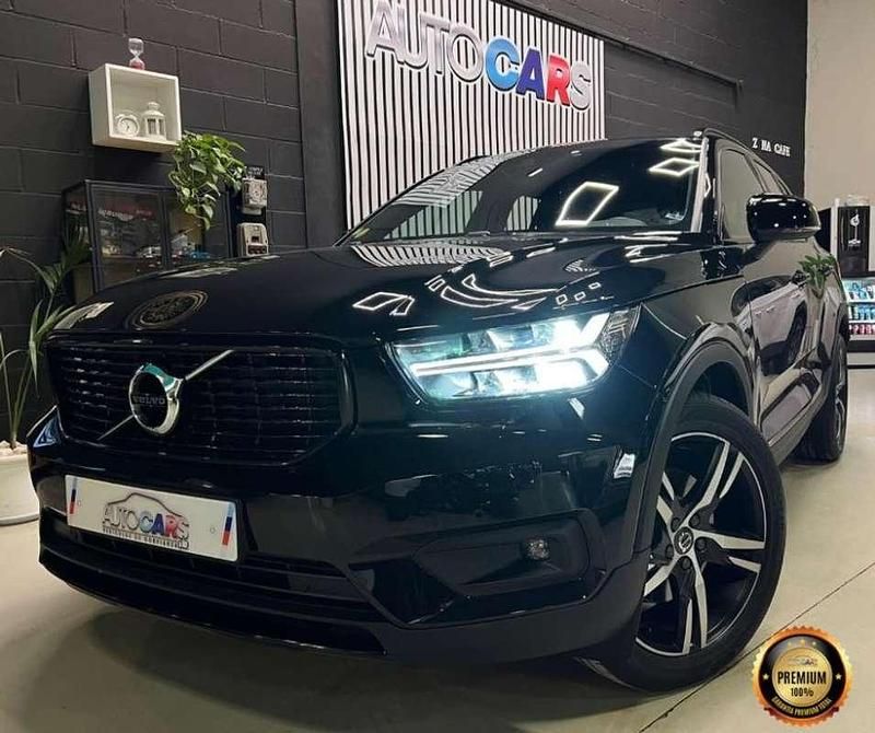 Käytetty Volvo XC40 150 HP (110 kW) 2020 Musta Katumaasturi