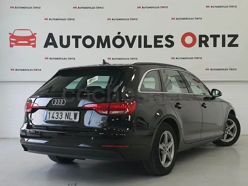Usado Audi A4 150 CV (110 kW) 2018 Negro Familiar