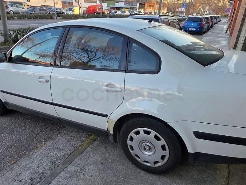 Usado VW Passat Comfortline 125 CV (91 kW) 1997 Blanco Berlina