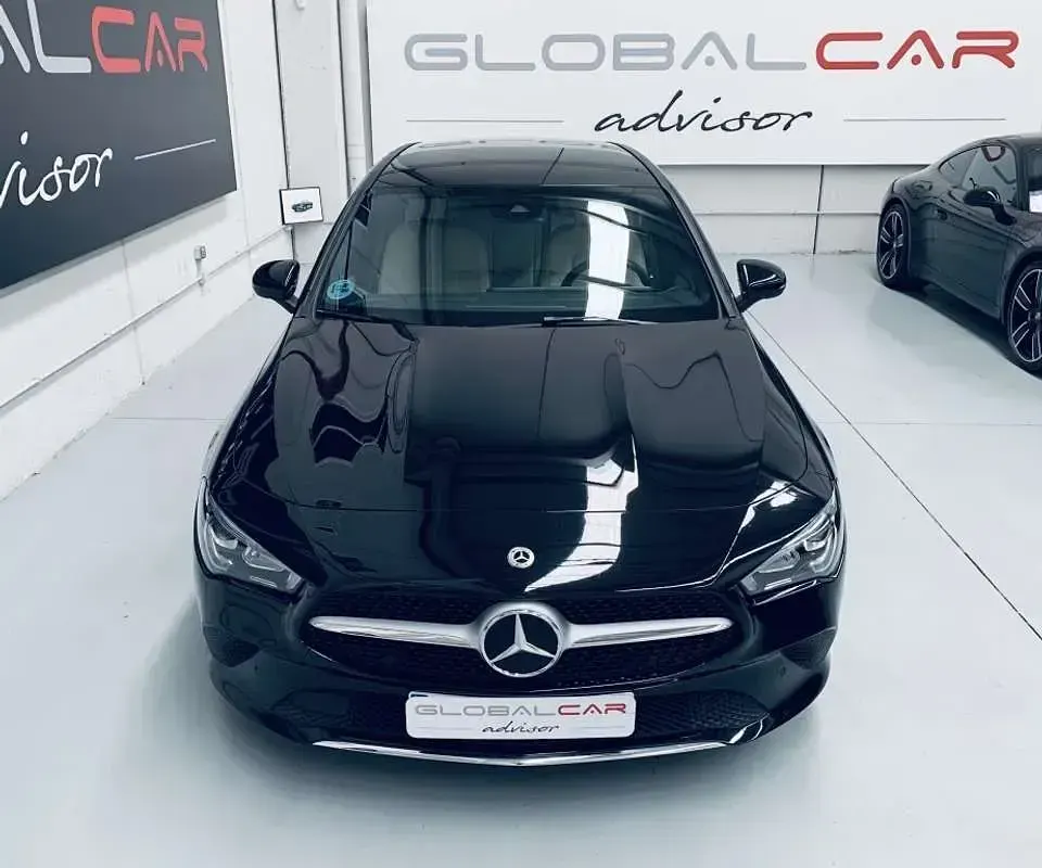 Usado Mercedes CLA220 Shooting Brake 190 CV (139 kW) 2022 Negro Familiar