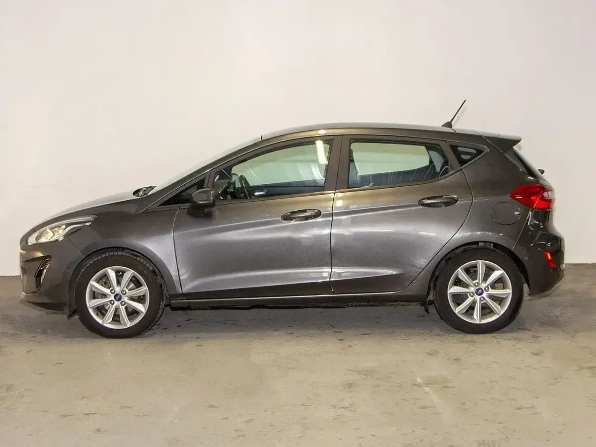 Usado Ford Fiesta Trend 85 CV (62 kW) 2019 Gris Utilitario