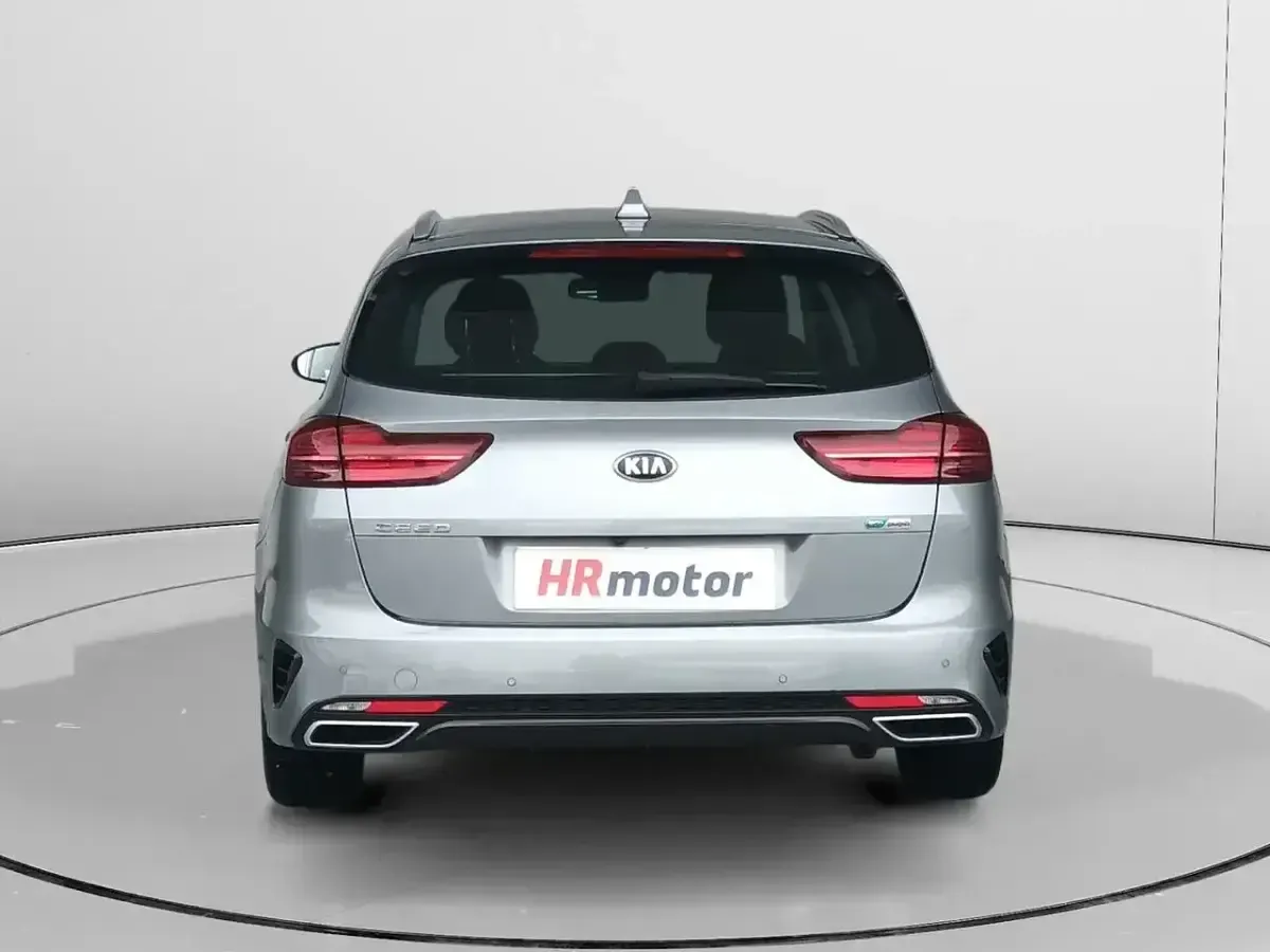 Usado Kia Ceed 141 CV (103 kW) 2021 Gris Utilitario