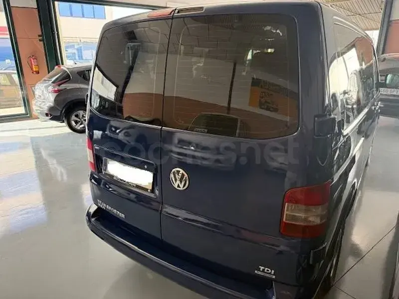 Usado VW Caravelle Trendline 114 CV (83 kW) 2015 Azul Van