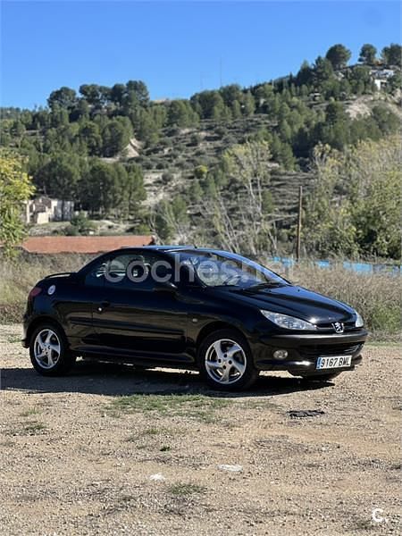 Negro Usado 2001 Peugeot 206 Descapotable | 2300 € (Precio justo) - Imagen 1/4