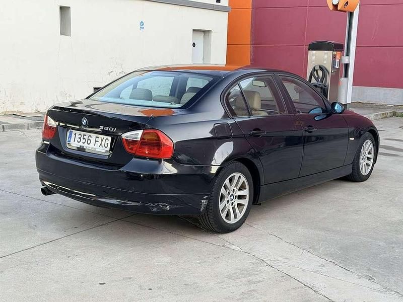 Usado BMW 320 170 CV (125 kW) 2007 Negro Berlina
