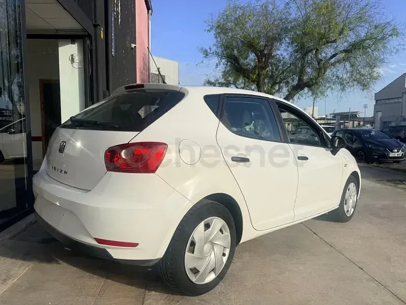 Usado Seat Ibiza Reference 70 CV (51 kW) 2012 Blanco Berlina