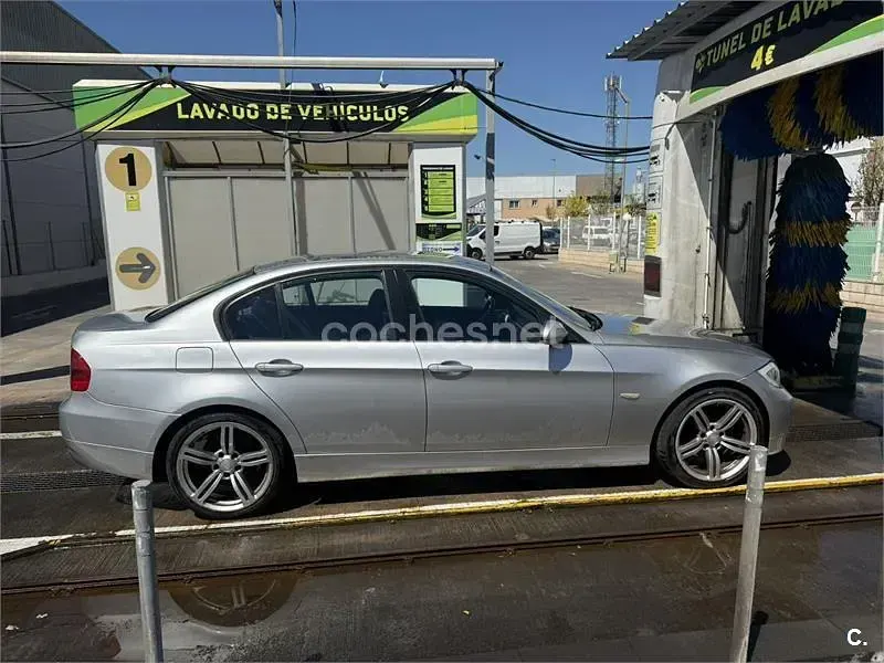 Usado BMW 318 143 CV (105 kW) 2009 Gris / plata Berlina