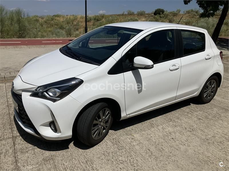 Usado Toyota Yaris Active 111 CV (81 kW) 2019 Blanco Berlina