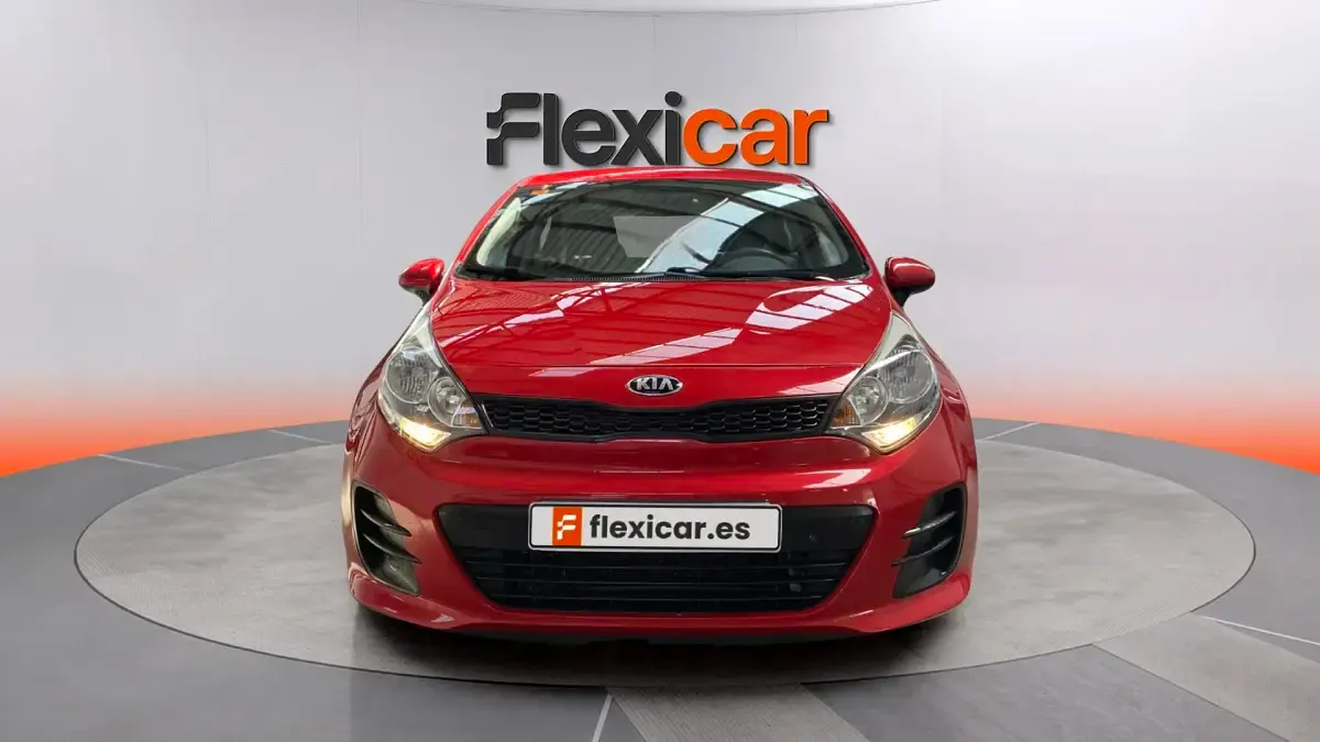 Usado Kia Rio 84 CV (61 kW) 2017 Rojo Berlina