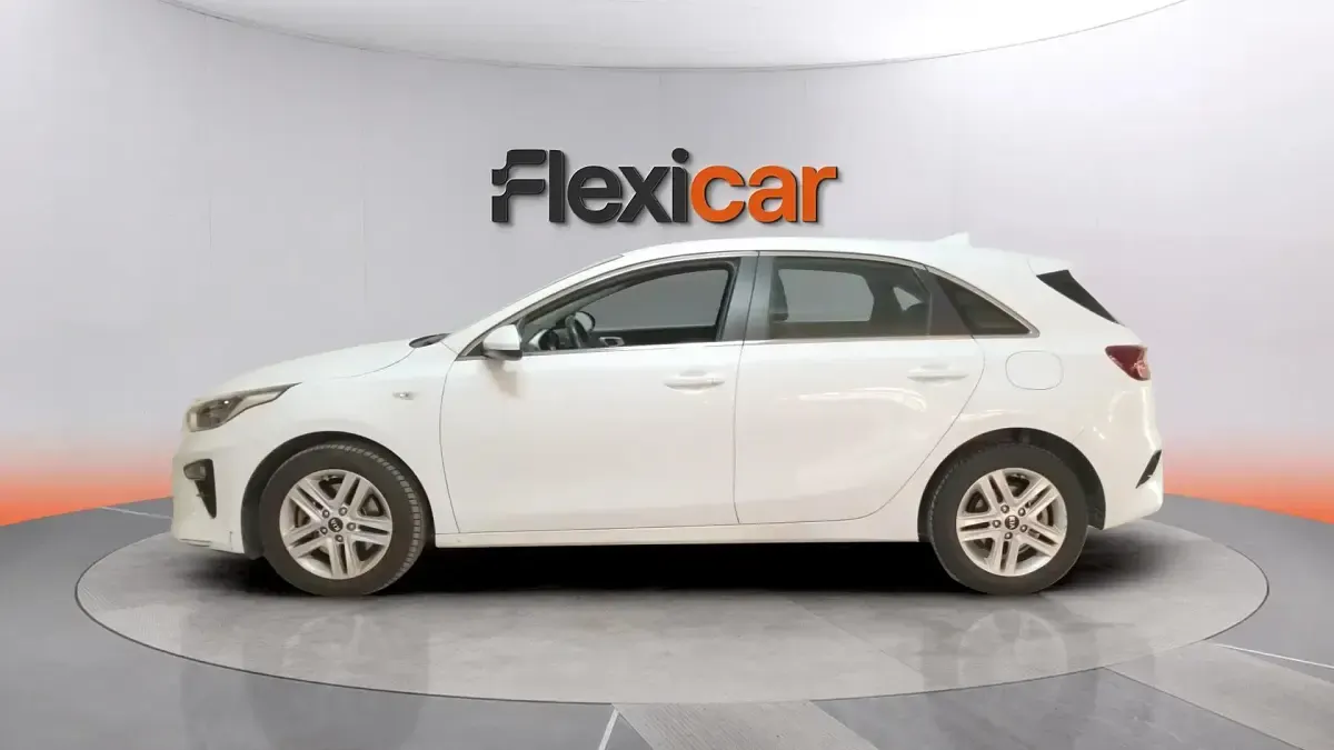Usado Kia Ceed 136 CV (100 kW) 2021 Blanco Utilitario