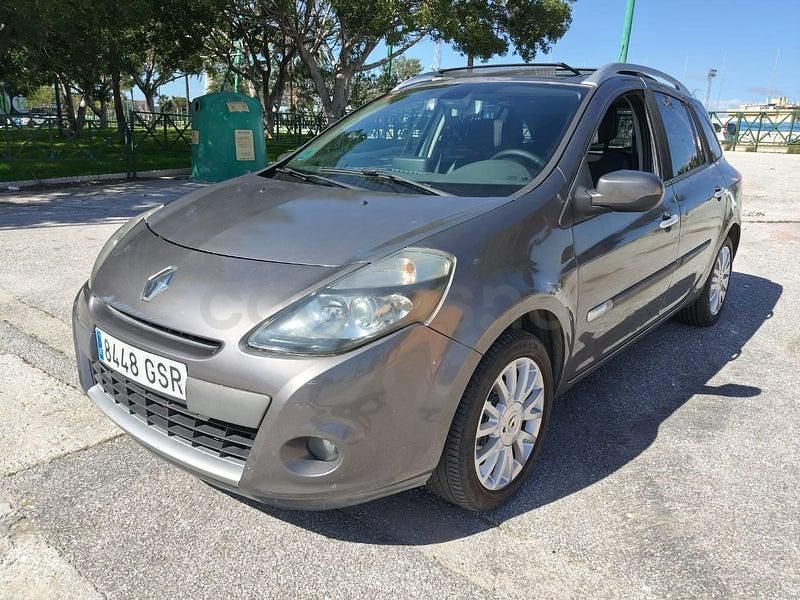 Usado Renault Clio GrandTour Expression 100 CV (73 kW) 2010 Gris / plata Familiar