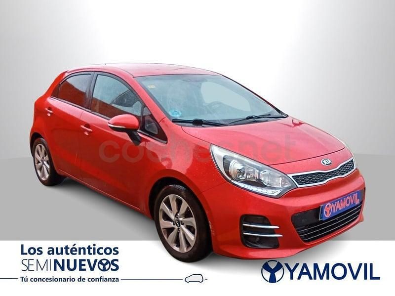 Usado Kia Rio 84 CV (61 kW) 2015 Rojo Berlina