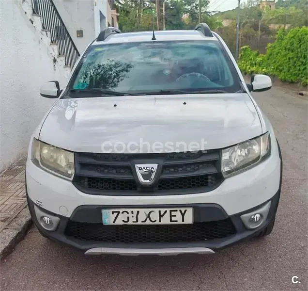 Używany Dacia Sandero Stepway 90 KM (66 kW) 2015 Biały Sedan/Limuzyna