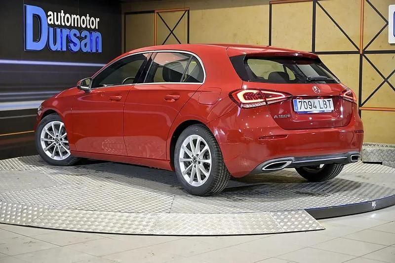 Usado Mercedes A180 116 HP (85 kW) 2019 Vermelho Sedan