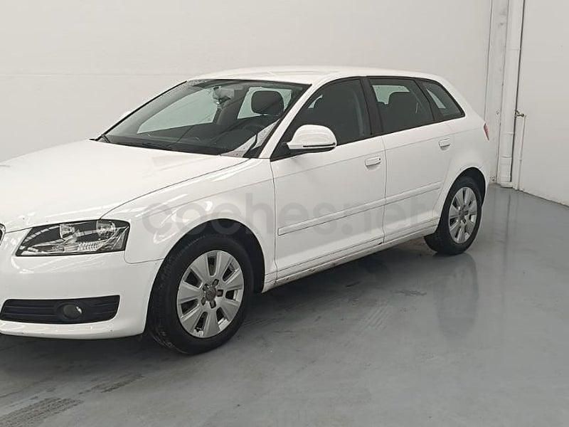 Usado Audi A3 Attraction 105 CV (77 kW) 2010 Blanco Utilitario