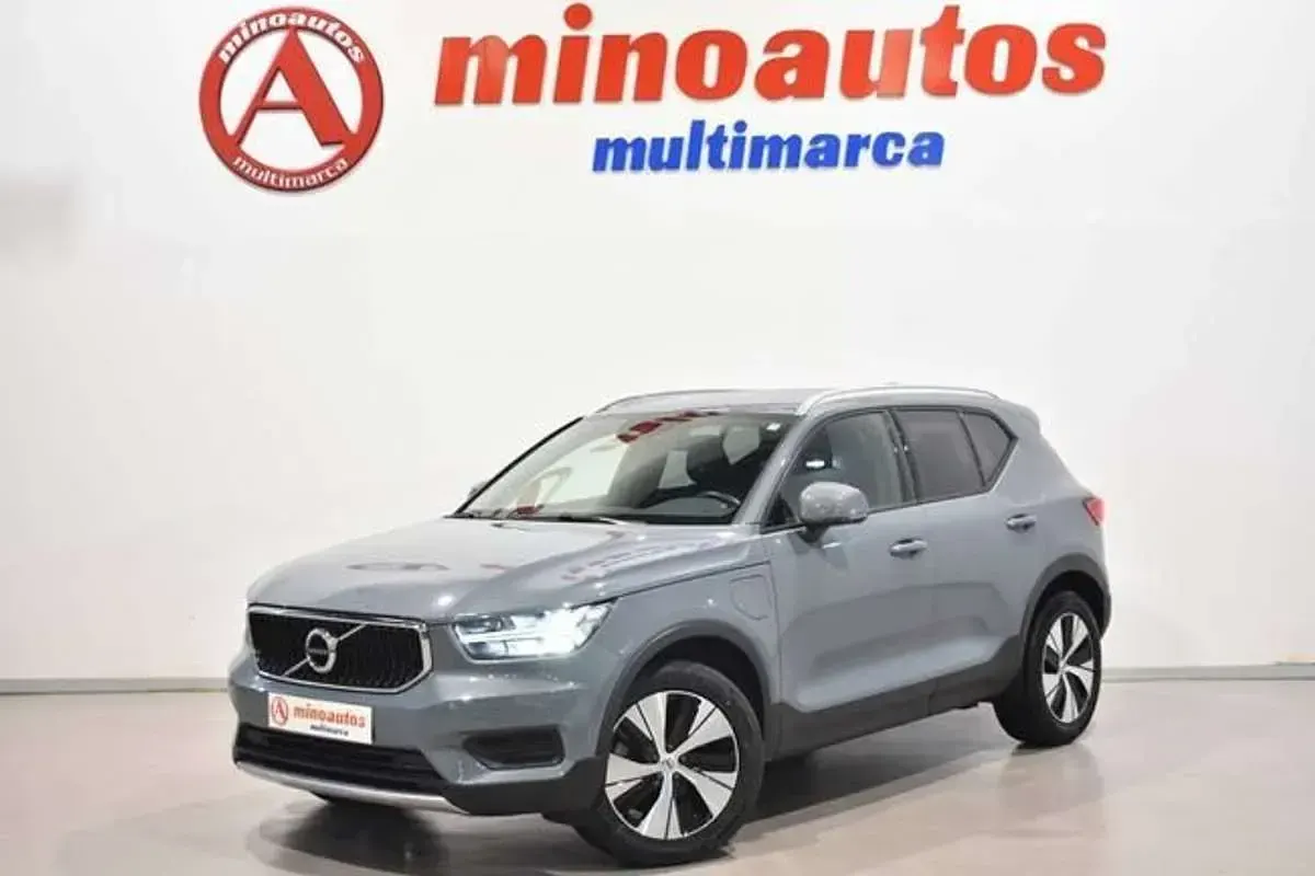 Usado Volvo XC40 Momentum 264 CV (194 kW) 2020 Gris SUV