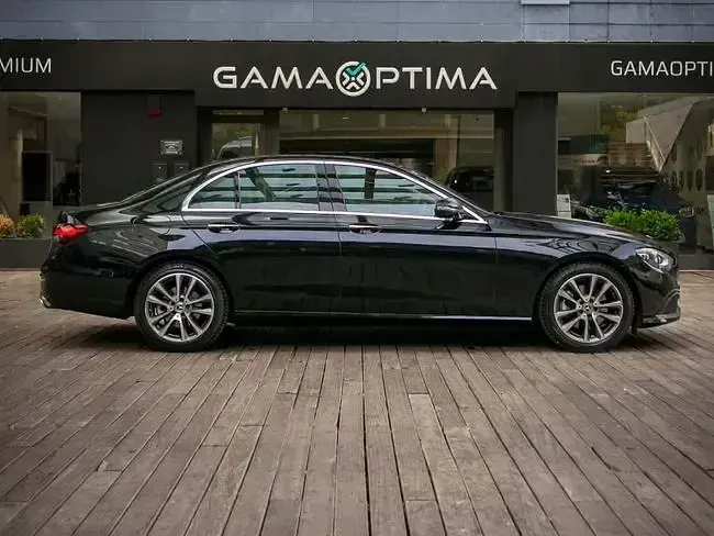 Usado Mercedes E200 Business 197 CV (144 kW) 2021 Negro Berlina