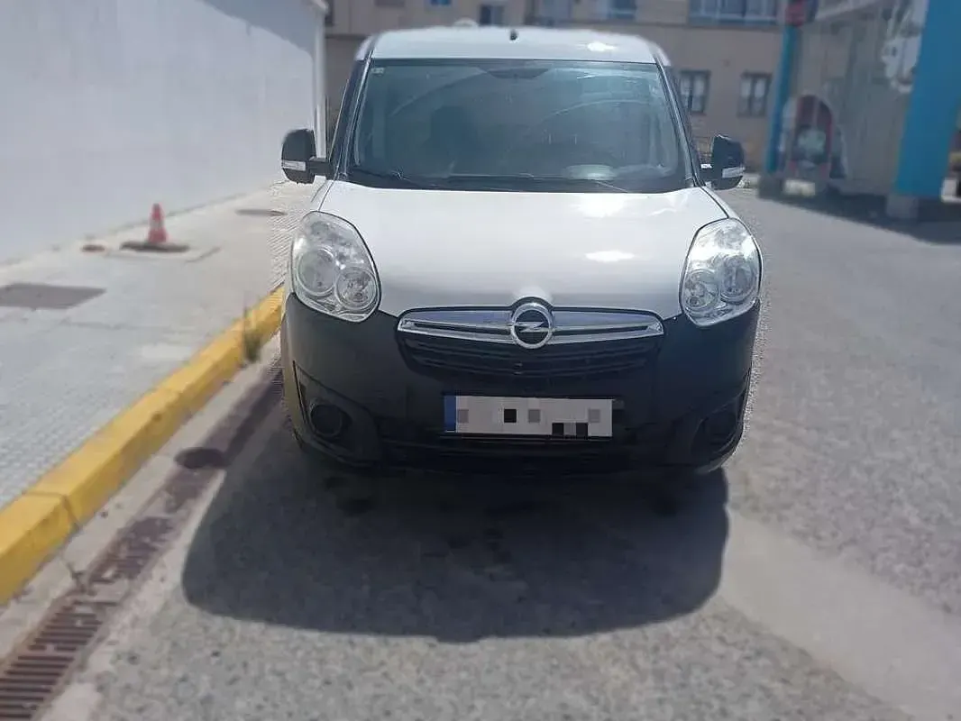 Usado Opel Combo 105 CV (77 kW) 2017 Blanco Monovolumen