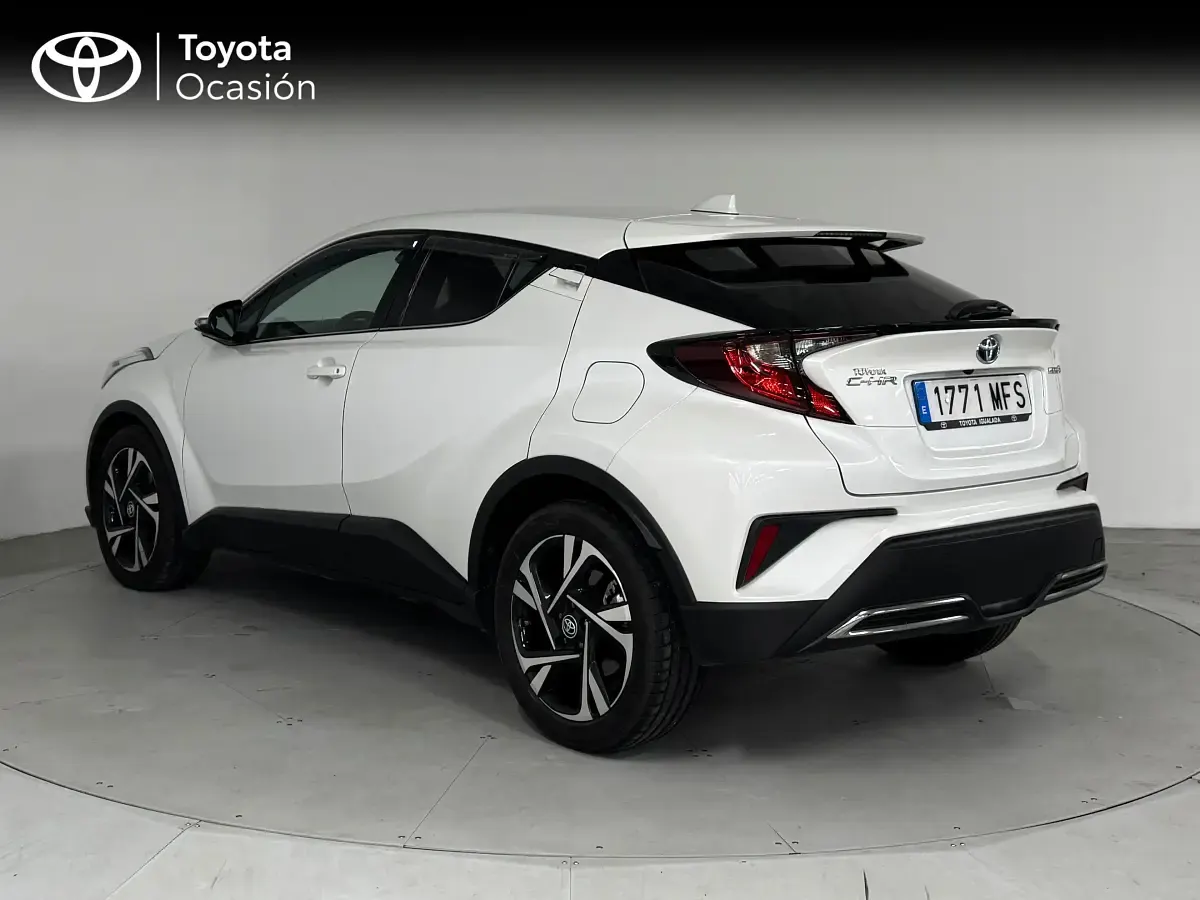 Käytetty Toyota C-HR Advance 184 HP (135 kW) 2023 Valkoinen Katumaasturi