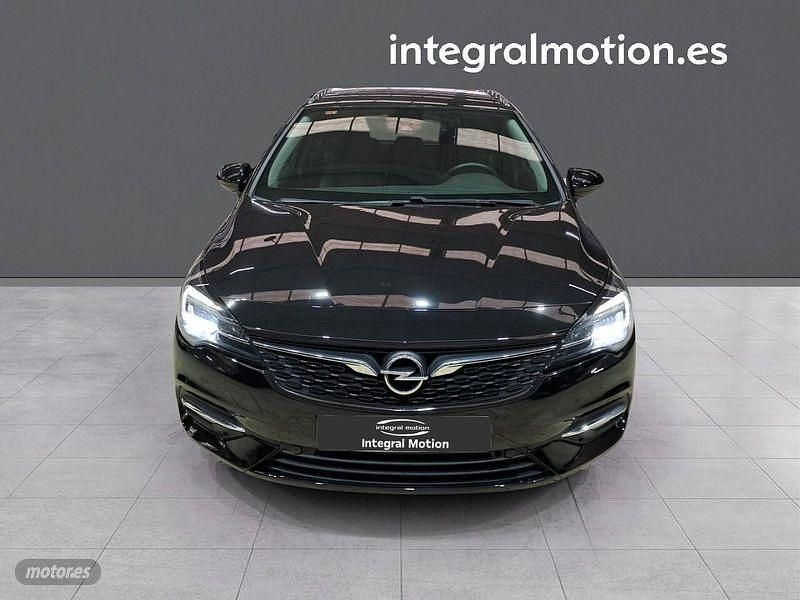 Usado Opel Astra 105 CV (77 kW) 2021 Negro Familiar