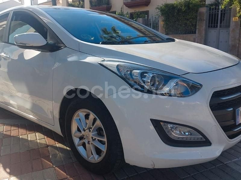 Blanco Usado 2014 Hyundai i30 Berlina | 7990 € (Precio justo) - Imagen 1/4