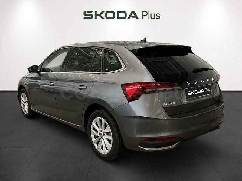 Usado Skoda Scala Selection 115 CV (84 kW) 2025 Gris Utilitario