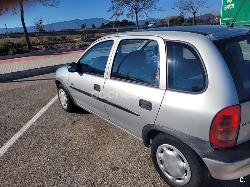 Usado Opel Corsa Eco 60 CV (44 kW) 1999 Gris / plata Berlina