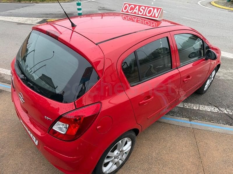Usado Opel Corsa Cosmo 90 CV (66 kW) 2007 Rojo Utilitario