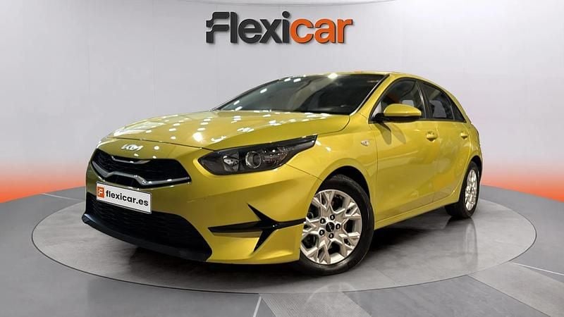 Usado Kia Ceed 120 CV (88 kW) 2023 Verde Utilitario