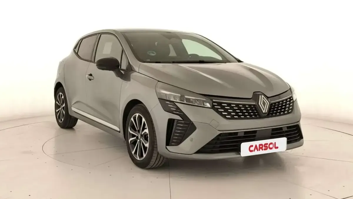 Usado Renault Clio Techno 90 CV (66 kW) 2025 Gris Utilitario