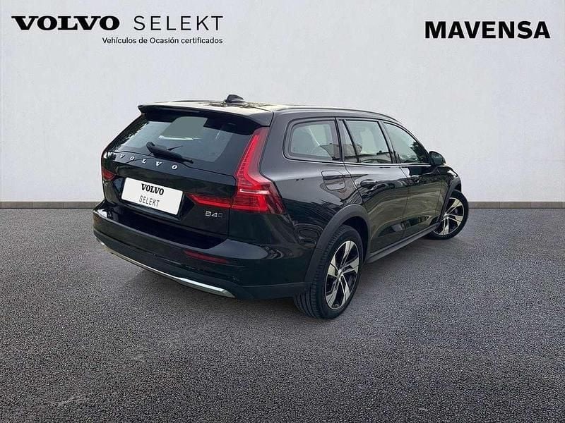 Usado Volvo V60 CC Core 197 CV (144 kW) 2023 Negro Familiar